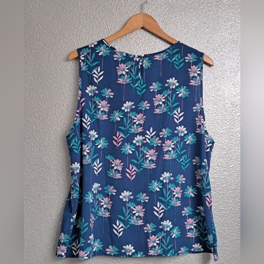 Q & A Floral Sleeveless Blouse Size XXL - Picture 2 of 4